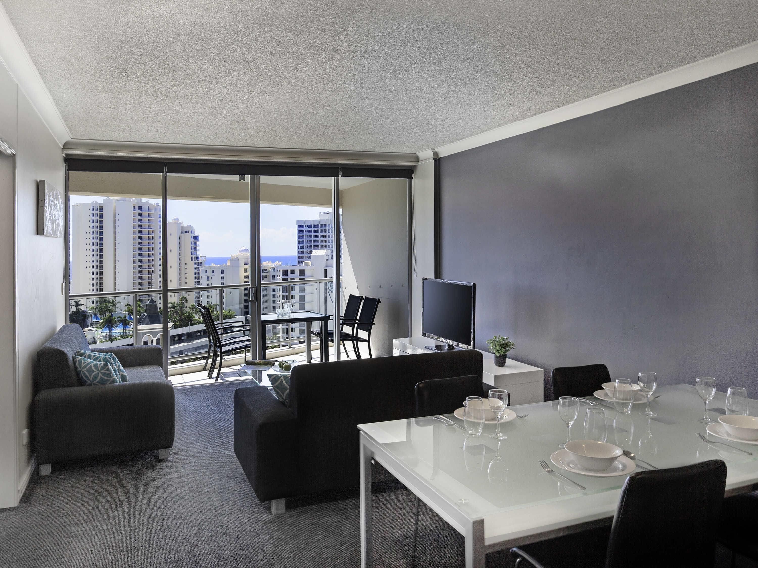 Caja de seguridad en la habitación y escritorio 