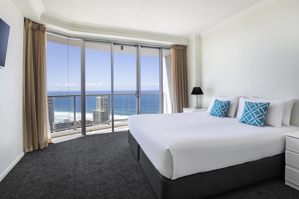 Room, 3 Bedrooms (Sub Penthouse) | 3 bedrooms, in-room safe, desk, iron/ironing board
