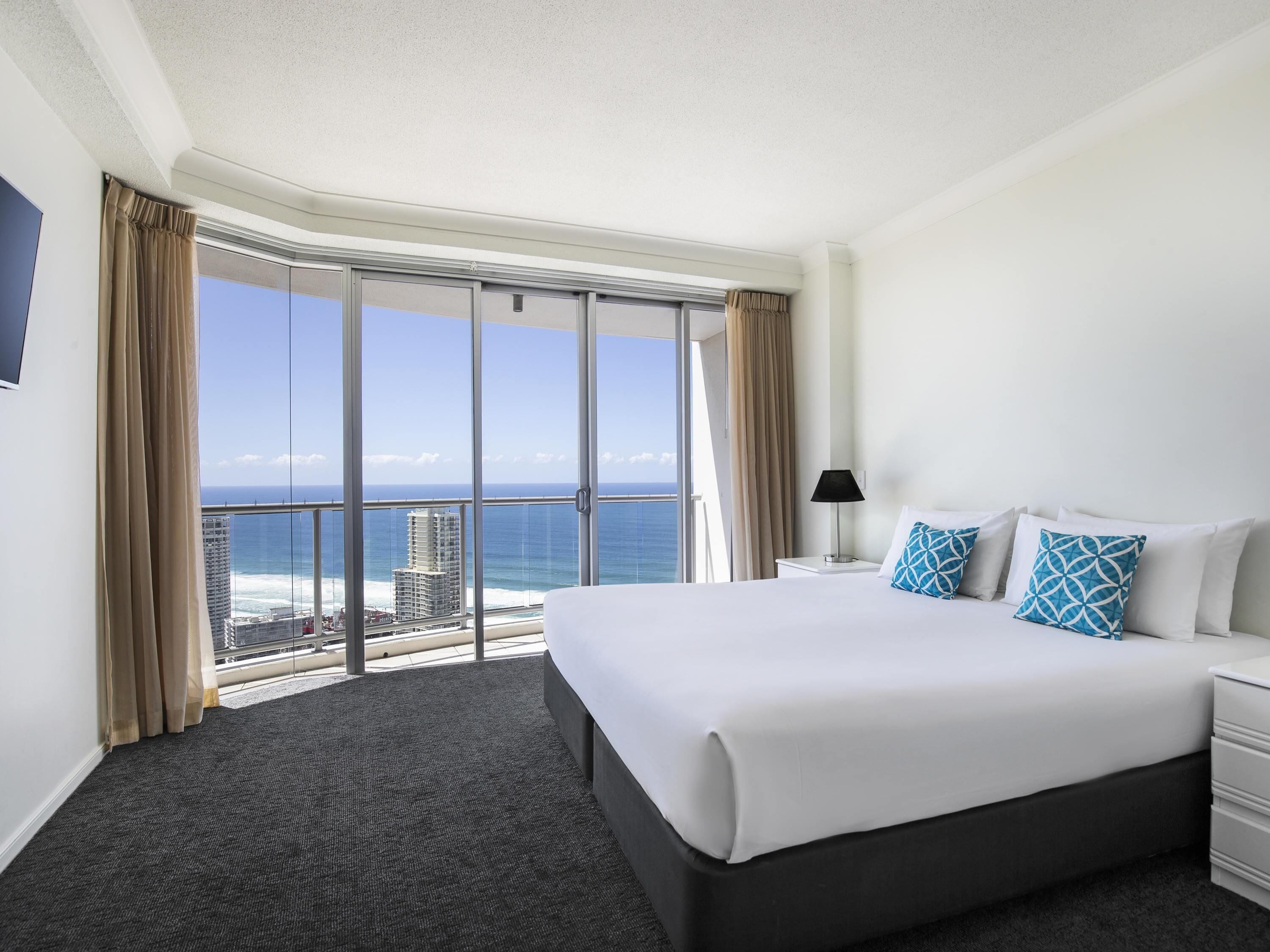 Penthouse, 3 Bedrooms (Sub Penthouse) | In-room safe, desk, iron/ironing board, rollaway beds