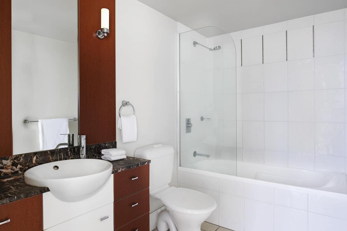 3 bedrooms, in-room safe, desk, iron/ironing board
