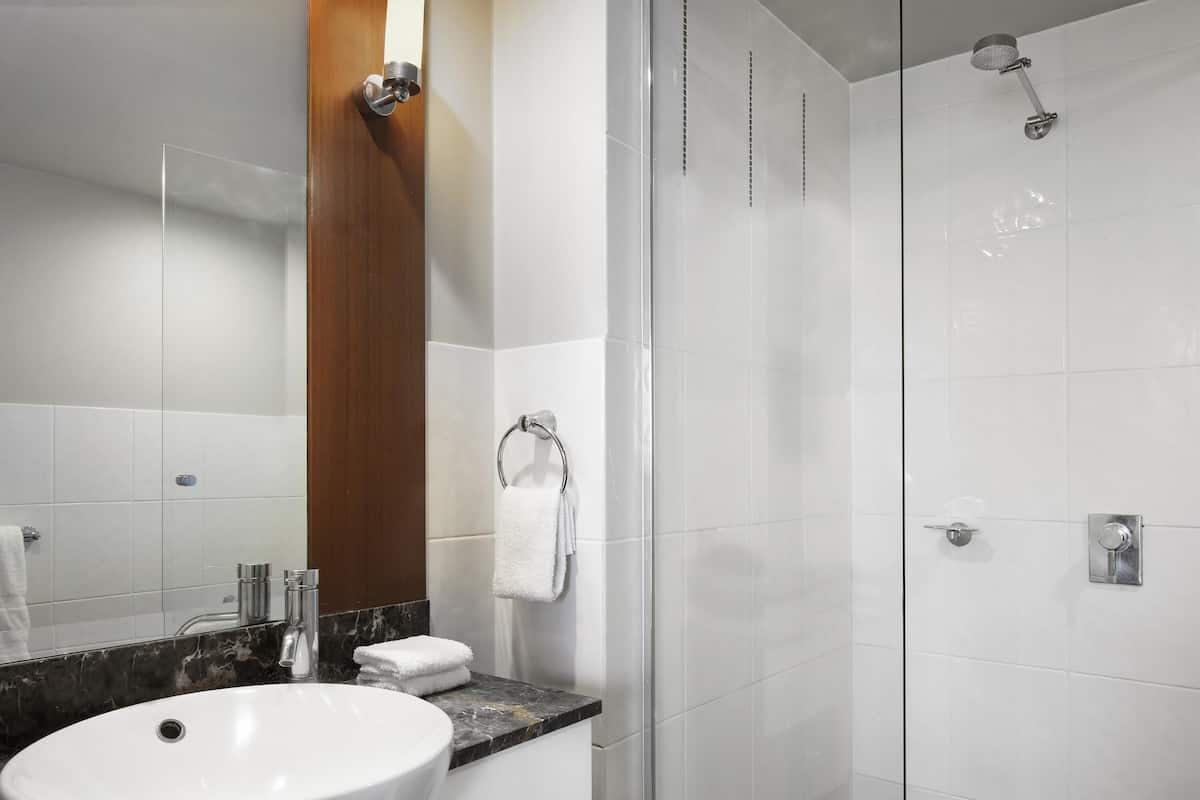 Departamento, 2 habitaciones, 2 baños | Caja de seguridad en la habitación y escritorio