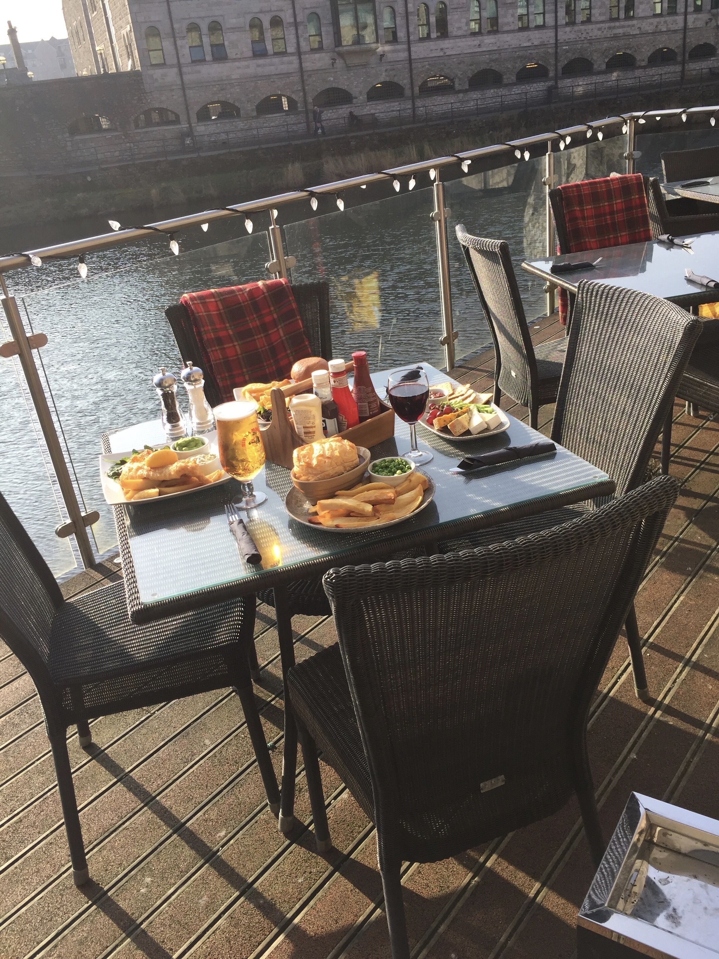 breakfast, lunch and dinner served