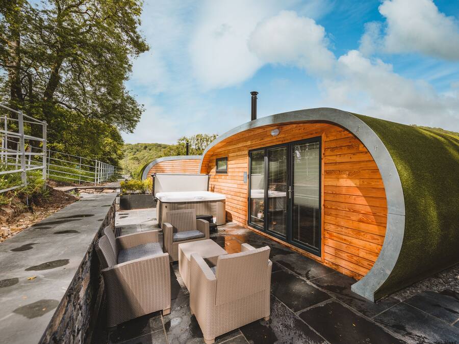 Cabin | Desk, iron/ironing board, bed sheets