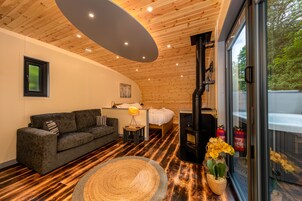 小屋 | 办公桌、熨斗/熨衣板、床单