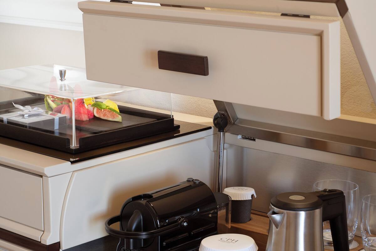 superior room | 1 bedroom, hypo-allergenic bedding, minibar, in-room safe