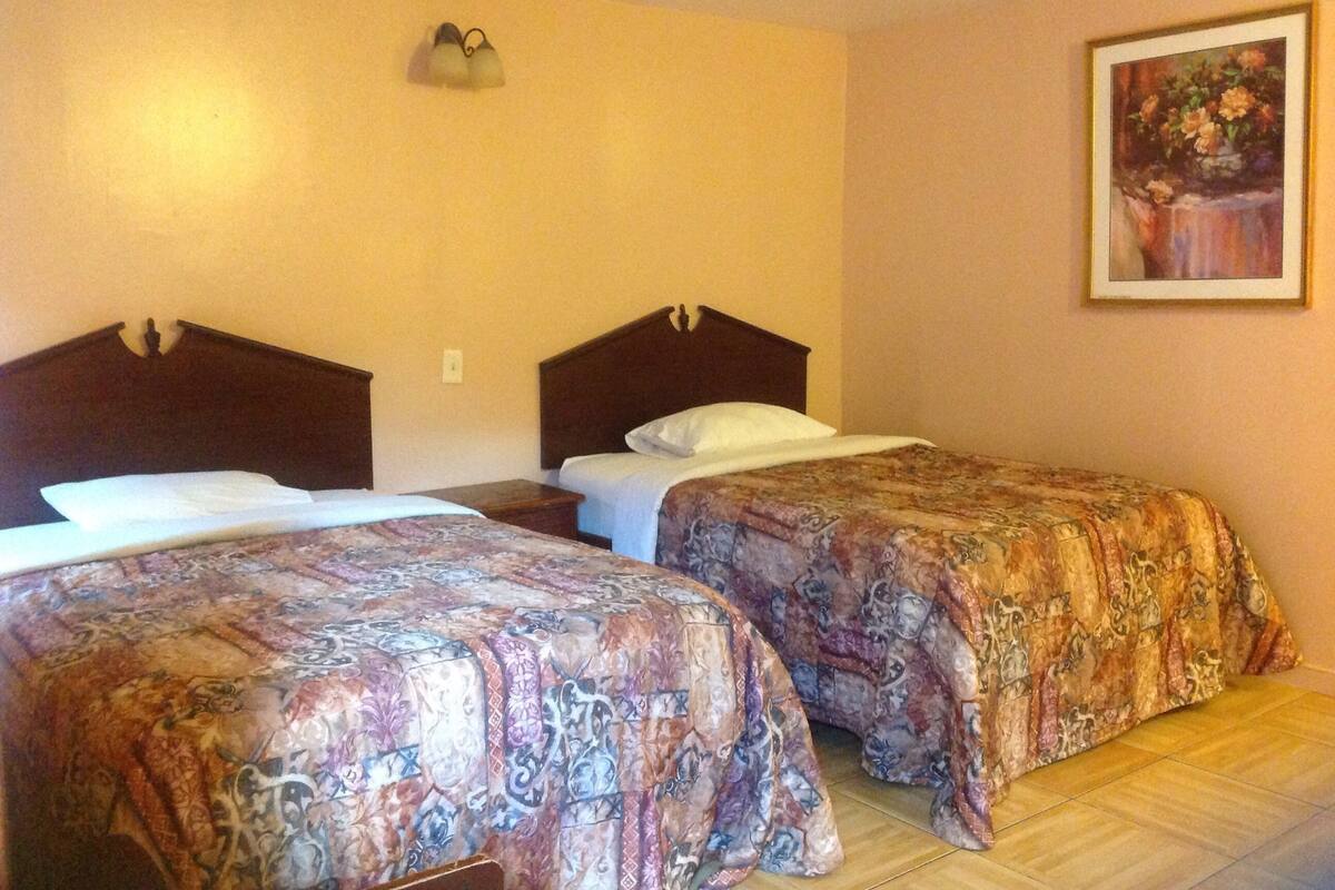 Standard Double Room, 2 Double Beds | Free WiFi