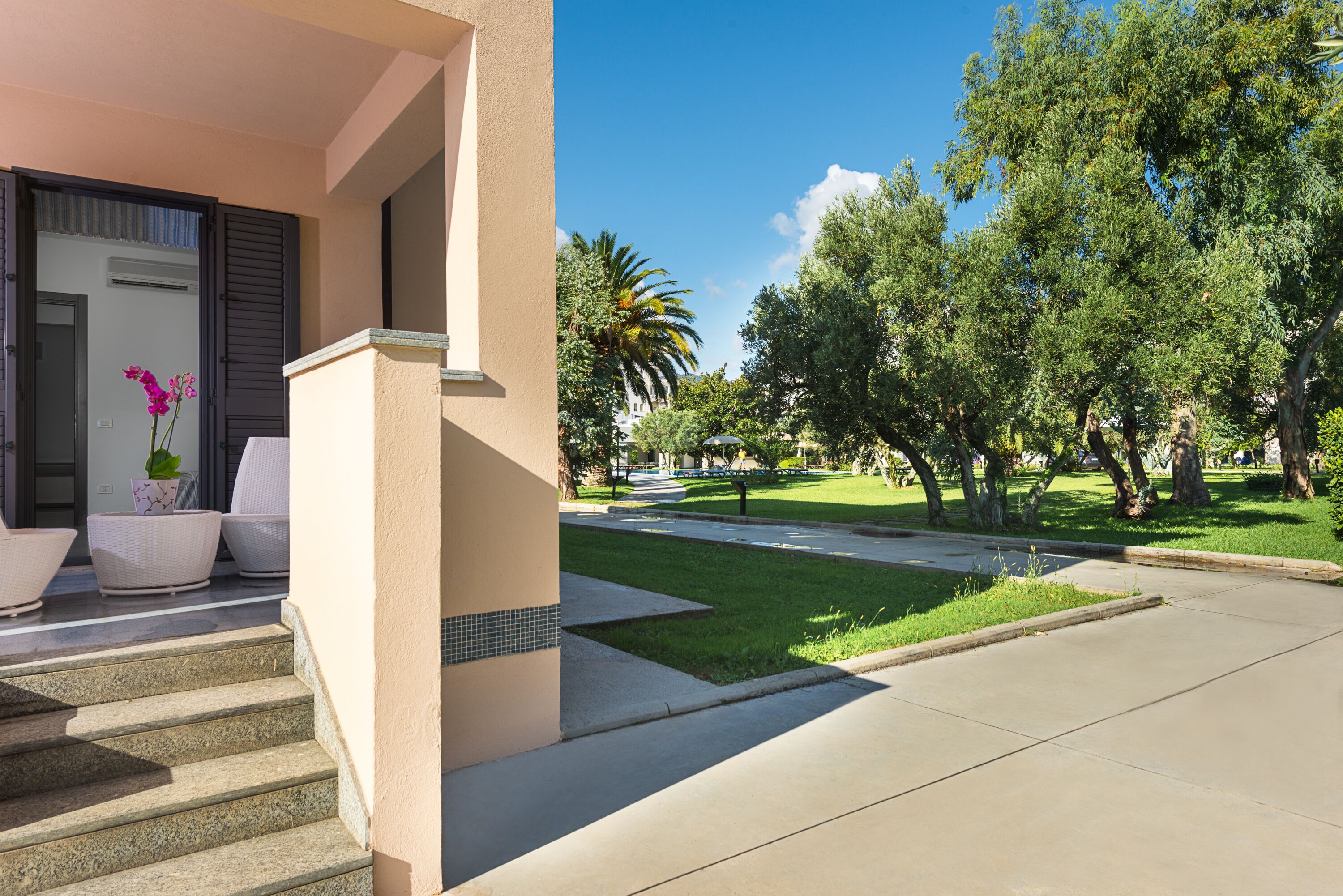 standard room | minibar, in-room safe, desk, blackout curtains