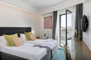 Minibar, in-room safe, desk, blackout drapes - Hotel Rada Siri (Montepaone Lido)