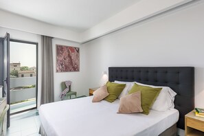 Quarto casal | Frigobar, cofres nos quartos, escrivaninha, cortinas blackout