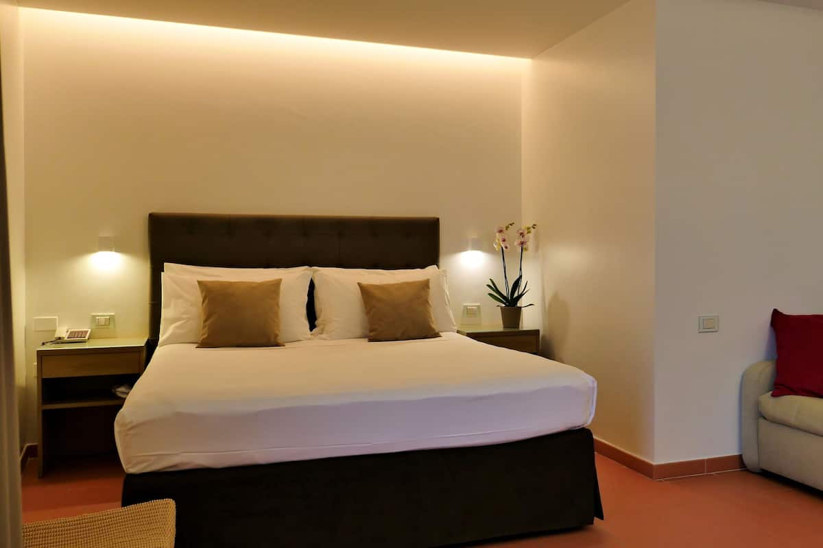 Minibar, in-room safe, desk, blackout drapes