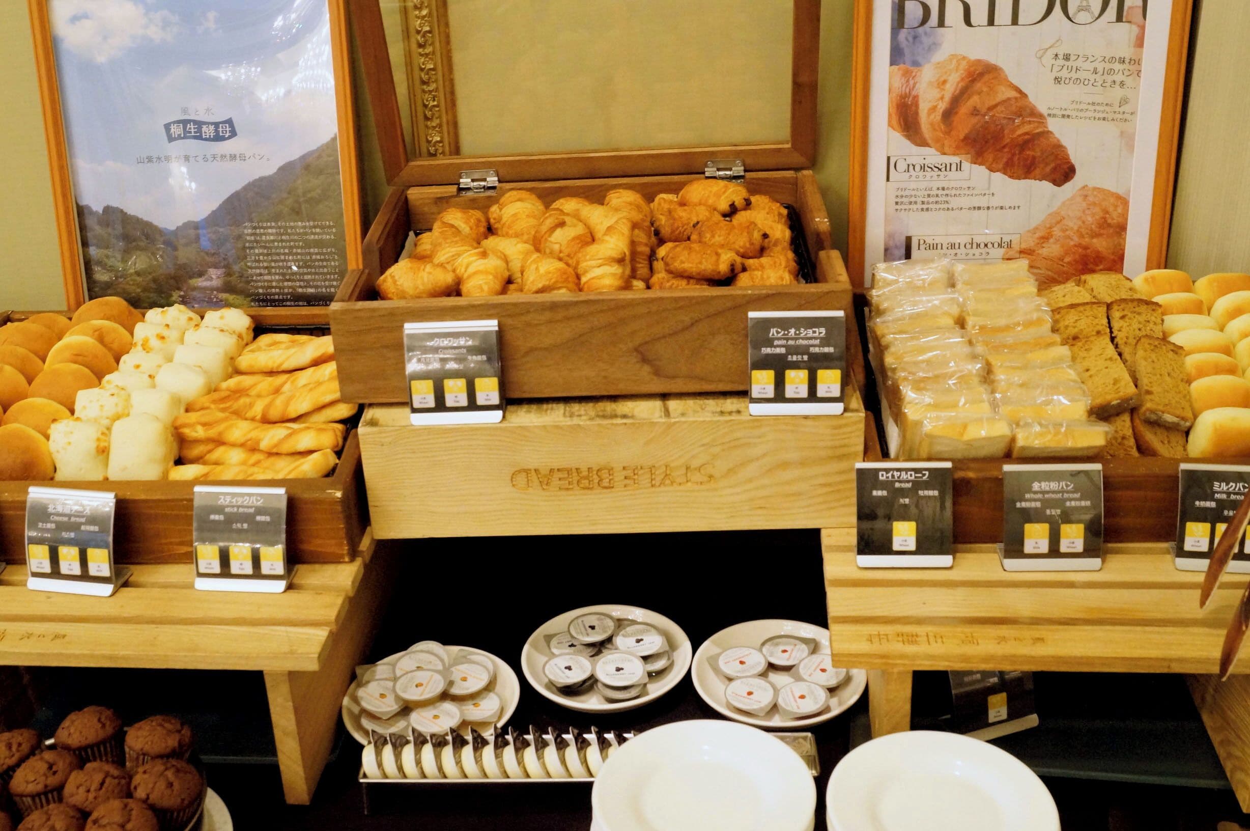 daily buffet breakfast (jpy 3520 per person)