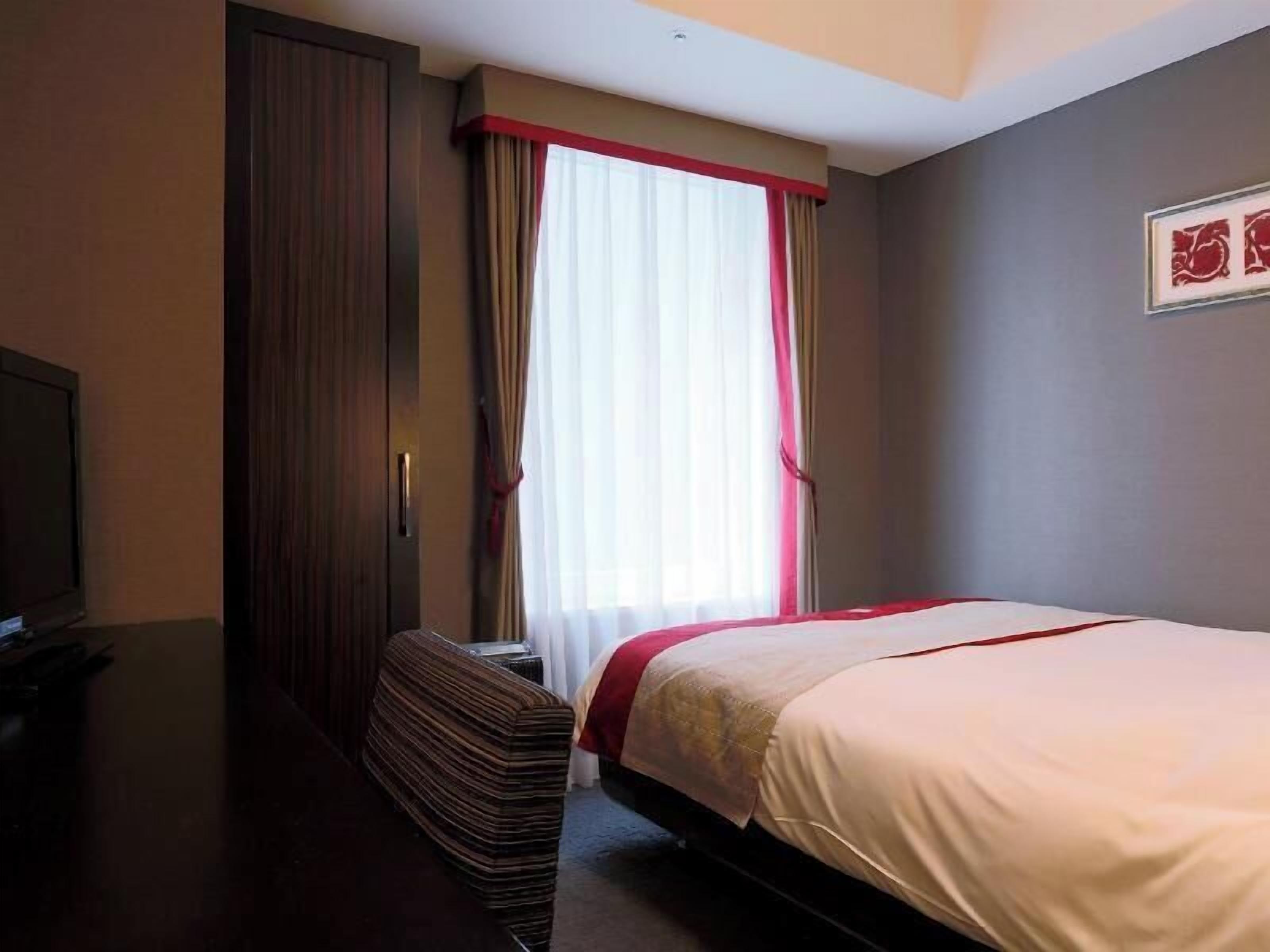 In-room safe, desk, iron/ironing board, free WiFi