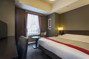 Queen Double Room, Non Smoking | In-room safe, desk, iron/ironing board, free WiFi