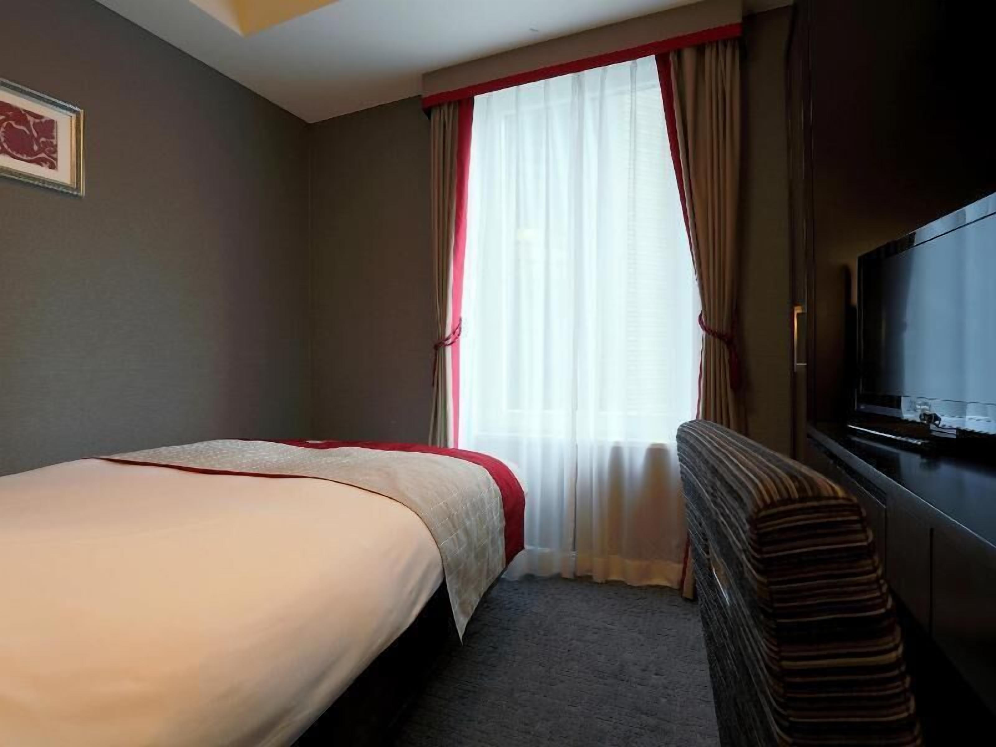 In-room safe, desk, iron/ironing board, free WiFi