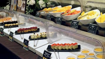 Daily buffet breakfast (JPY 3520 per person)