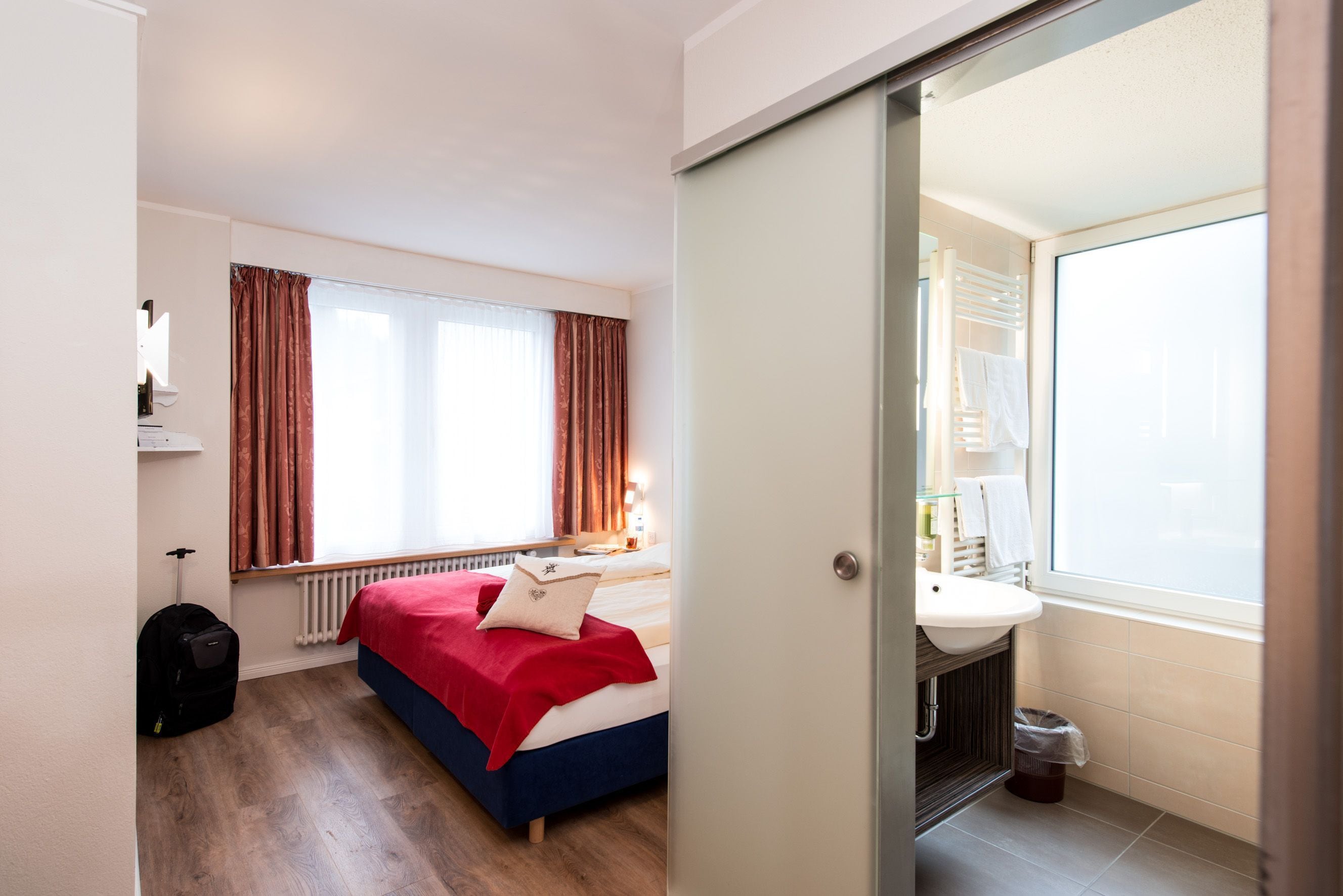 double or twin room | hypo-allergenic bedding, desk, free wifi, bed sheets