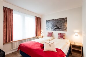 Hypo-allergenic bedding, desk, free WiFi, bed sheets - Le Petit CHARME-INN (Zermatt)