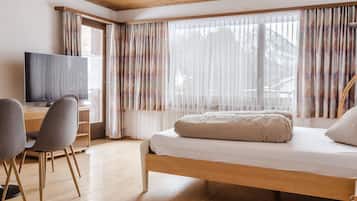 In-room safe, free WiFi, bed sheets