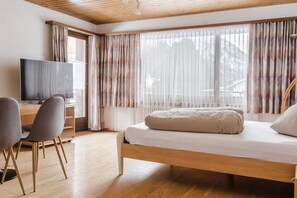 In-room safe, free WiFi, bed sheets - Aktiv Hotel & Spa Hannigalp (Graechen)