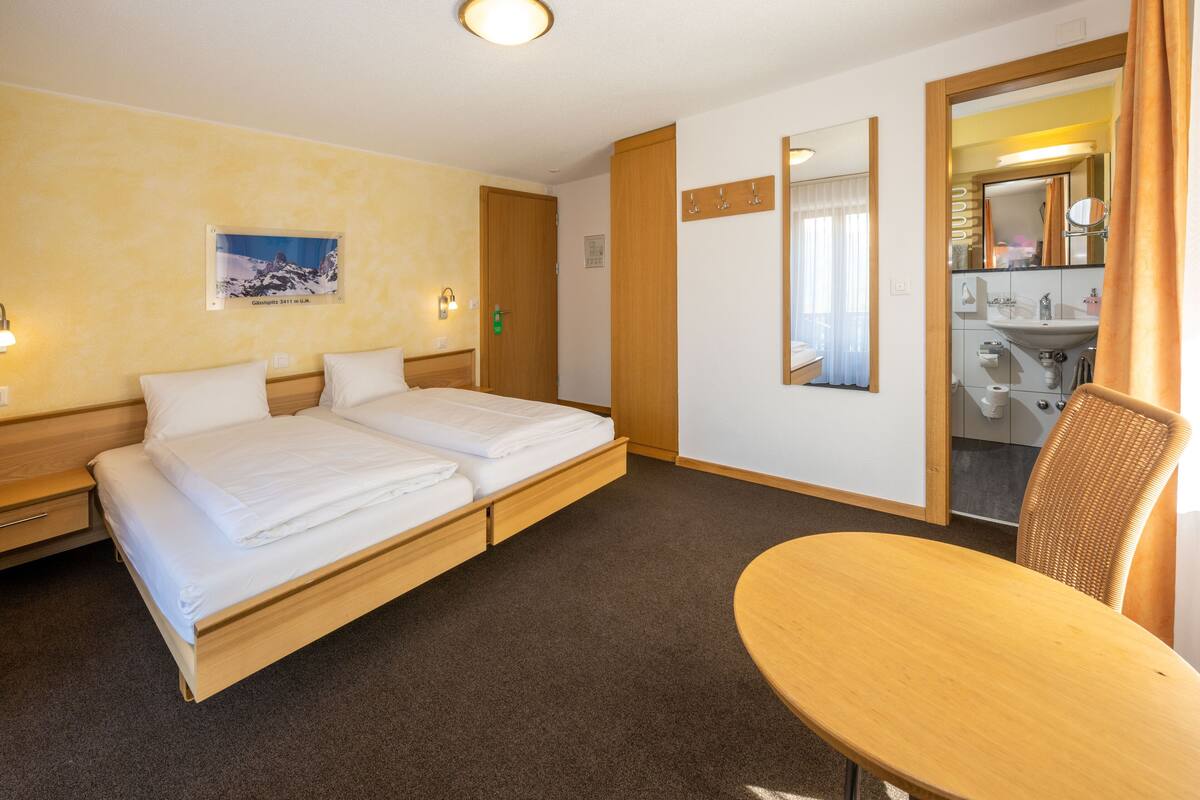Chambre Double Confort | 1 chambre, coffres-forts dans les chambres, Wi-Fi gratuit, draps fournis