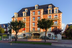 Front of property -  La Closerie – SPA & Résidence Hôtel (Deauville)