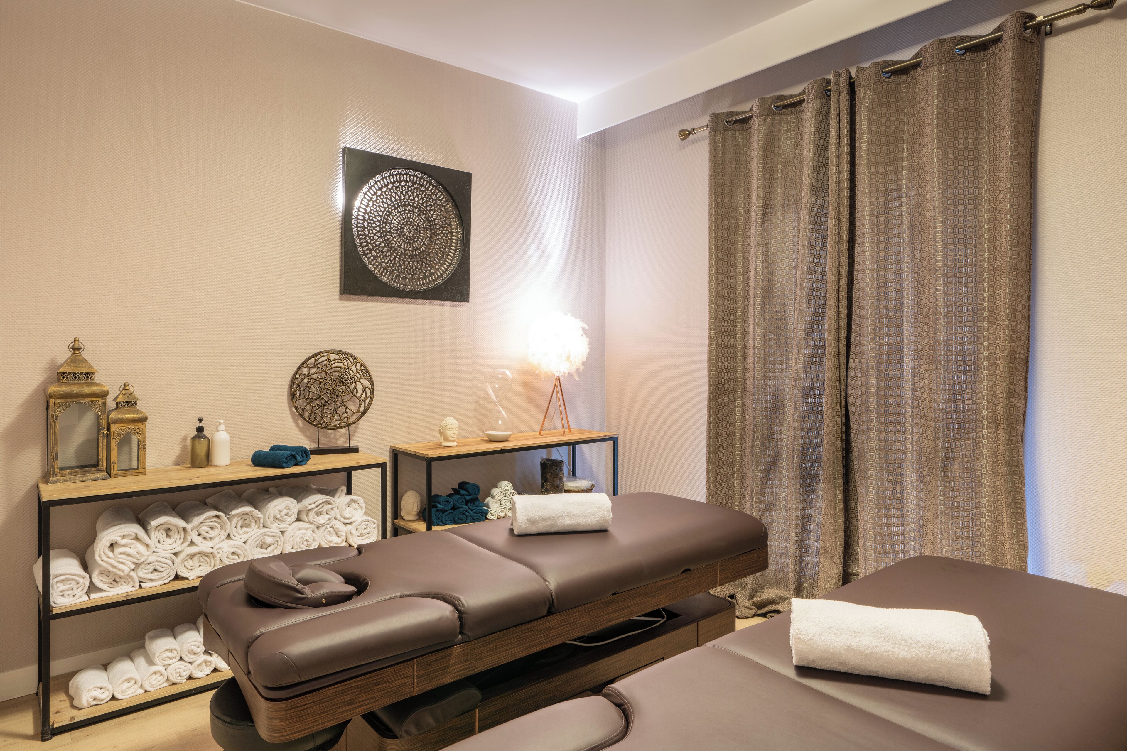 土耳其浴、身體療程、熱石按摩、產前按摩、體膜護理、身體磨砂