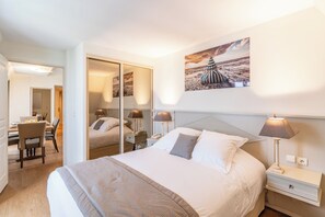 Apartment (for 6) | Desk, soundproofing, iron/ironing board, bed sheets
