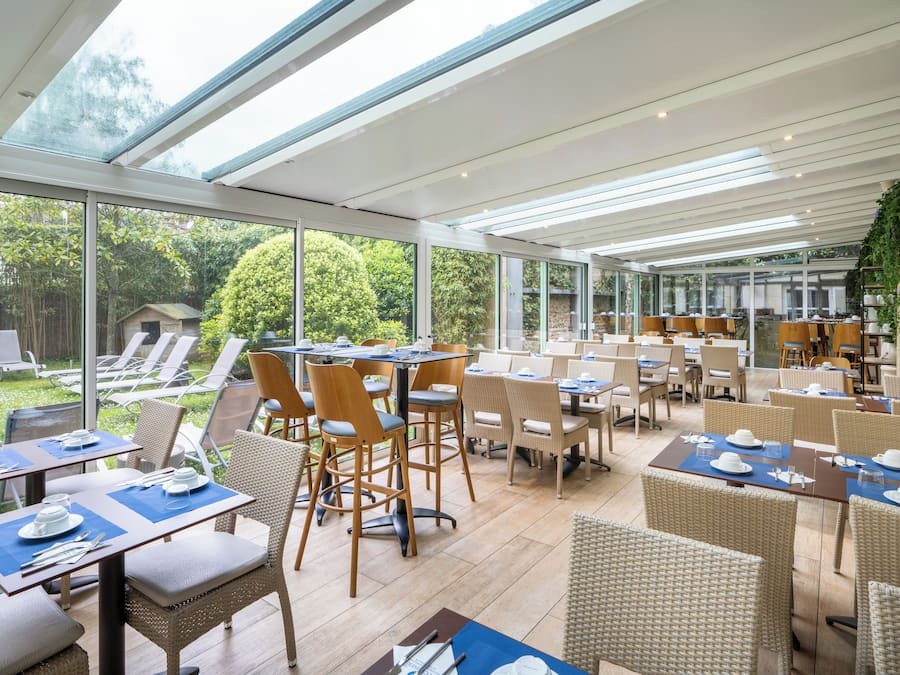 Daily buffet breakfast (EUR 18 per person)