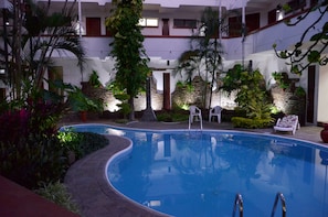 Outdoor pool - Hotel Las Palmas (Santa Cruz)