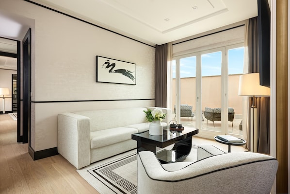 Yuhi Suite | Living room | LCD TV, pay movies