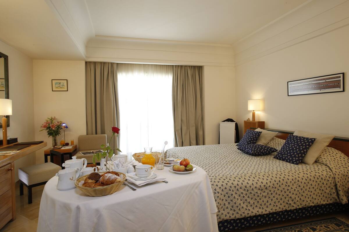 Senior Suite | 1 bedroom, premium bedding, minibar, in-room safe