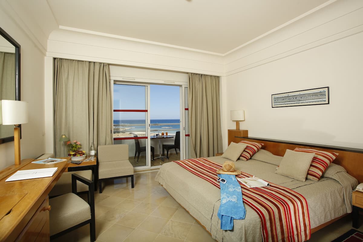 1 bedroom, premium bedding, minibar, in-room safe