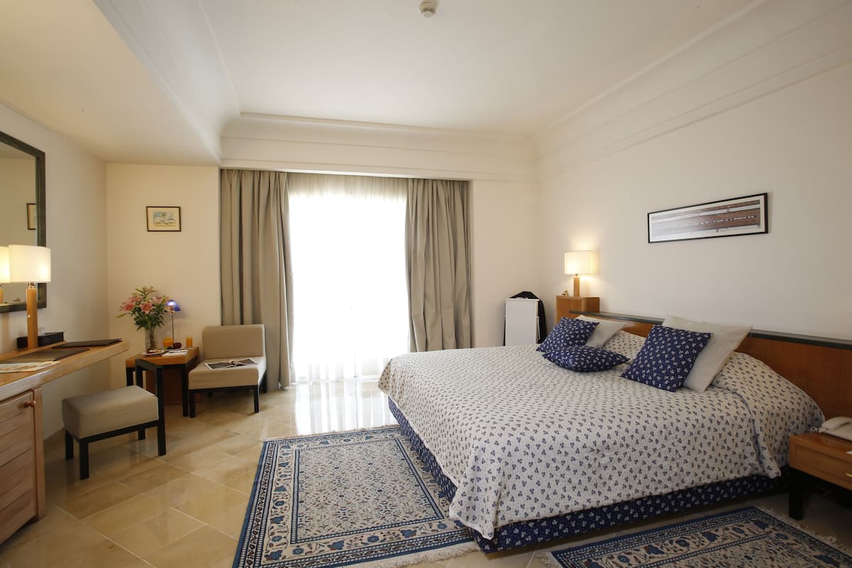 1 bedroom, premium bedding, minibar, in-room safe