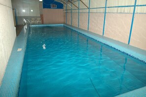Una piscina techada