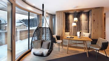 Panoramic Loft | Hypo-allergenic bedding, down comforters, individually decorated