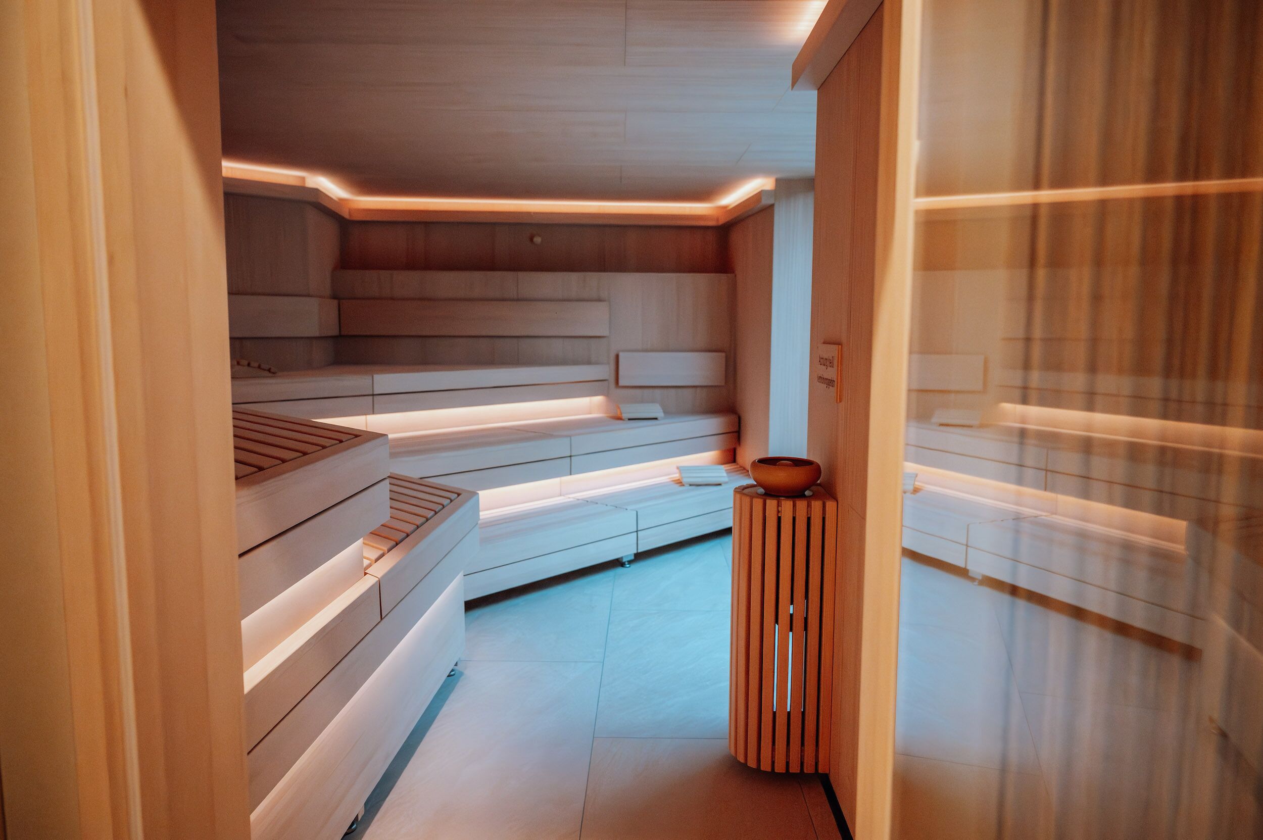 sauna, steam room, body treatments, aromatherapy, hot stone massages