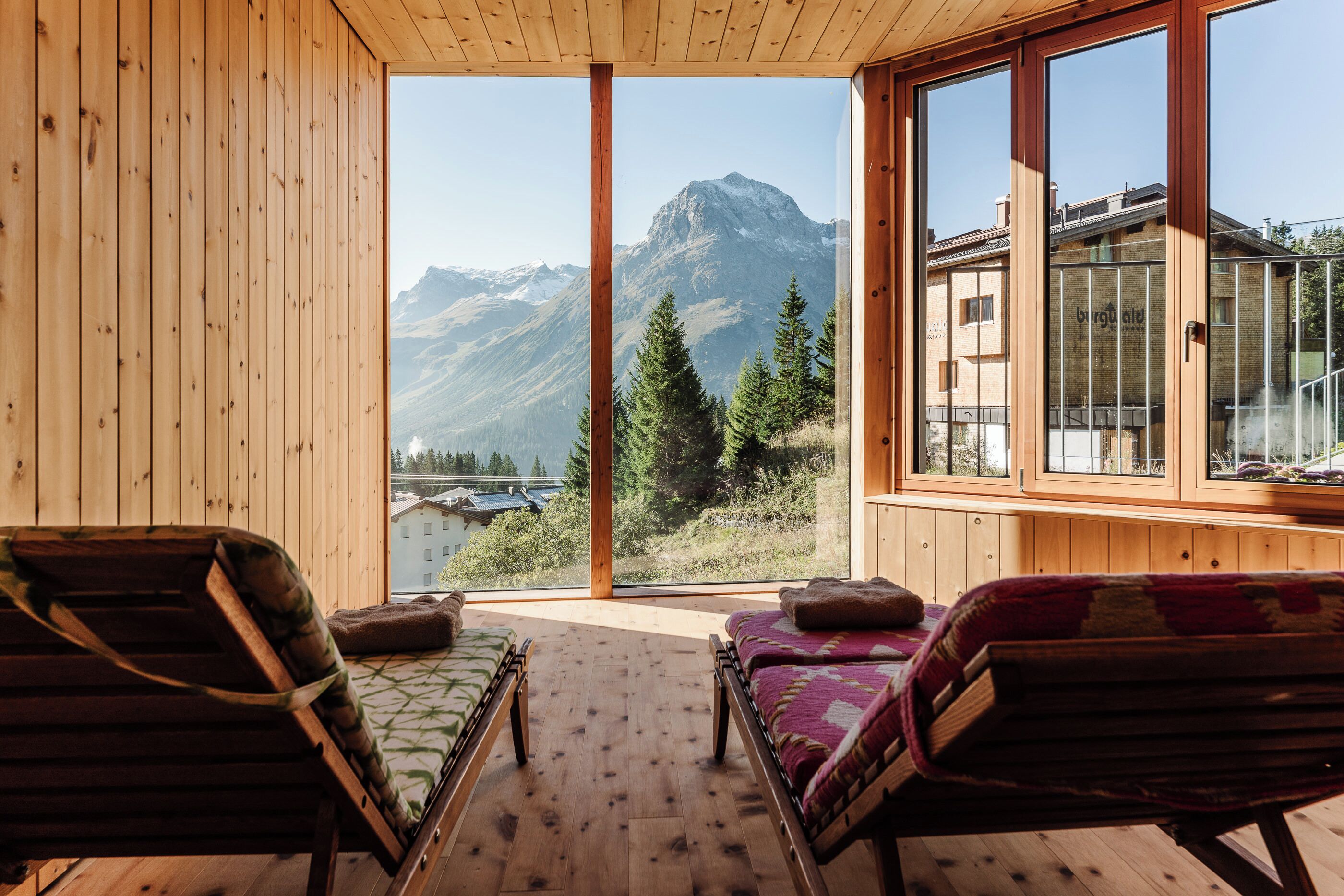 Sauna, steam room, body treatments, aromatherapy, hot stone massages