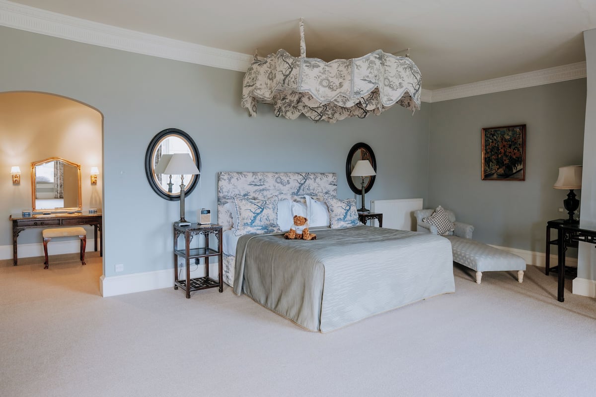 Suite (Wensleydale) | Individually decorated, individually furnished, laptop workspace