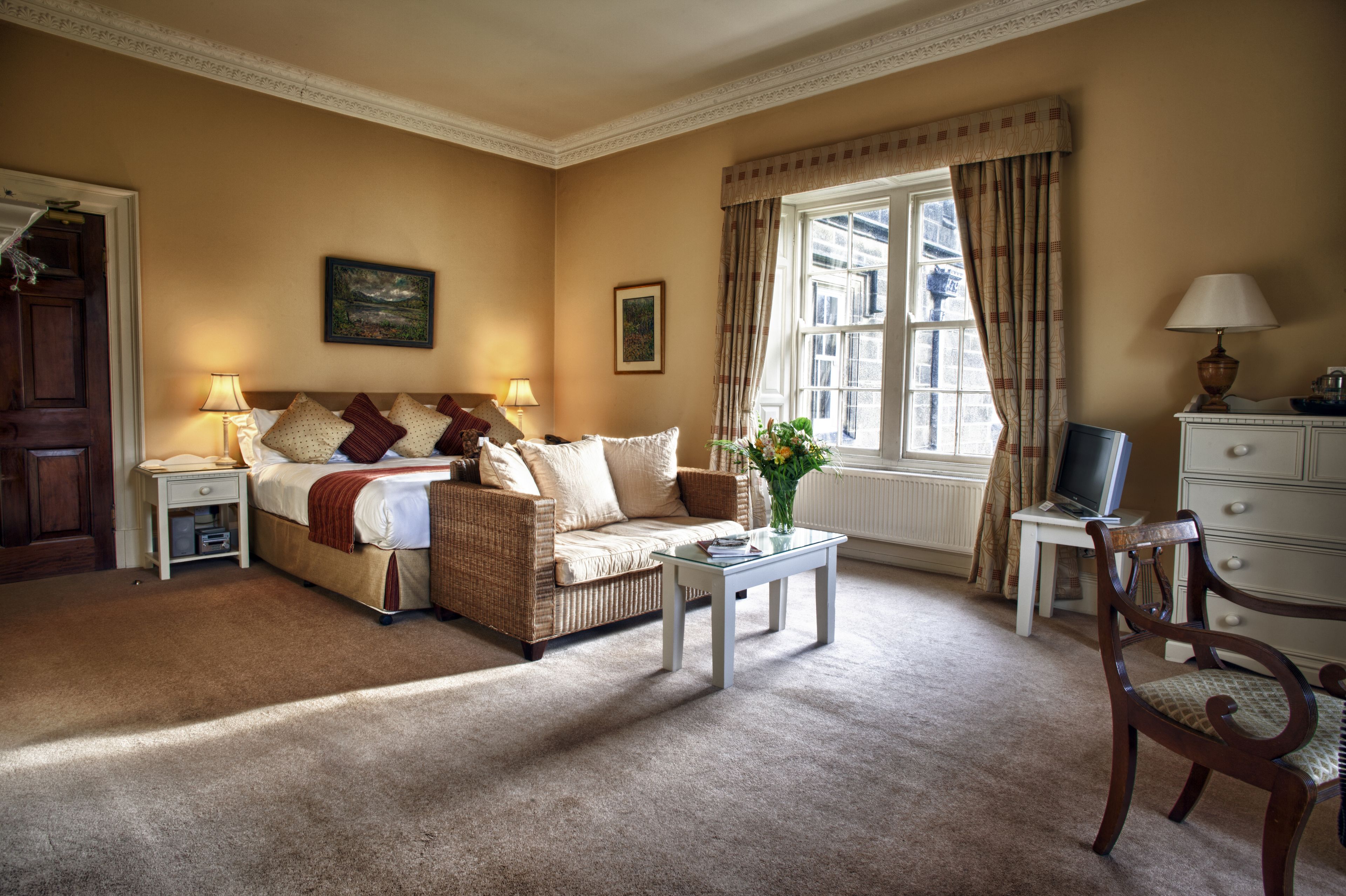 Individually decorated, individually furnished, laptop workspace