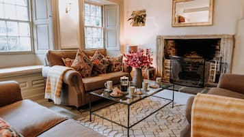 Individually decorated, individually furnished, laptop workspace