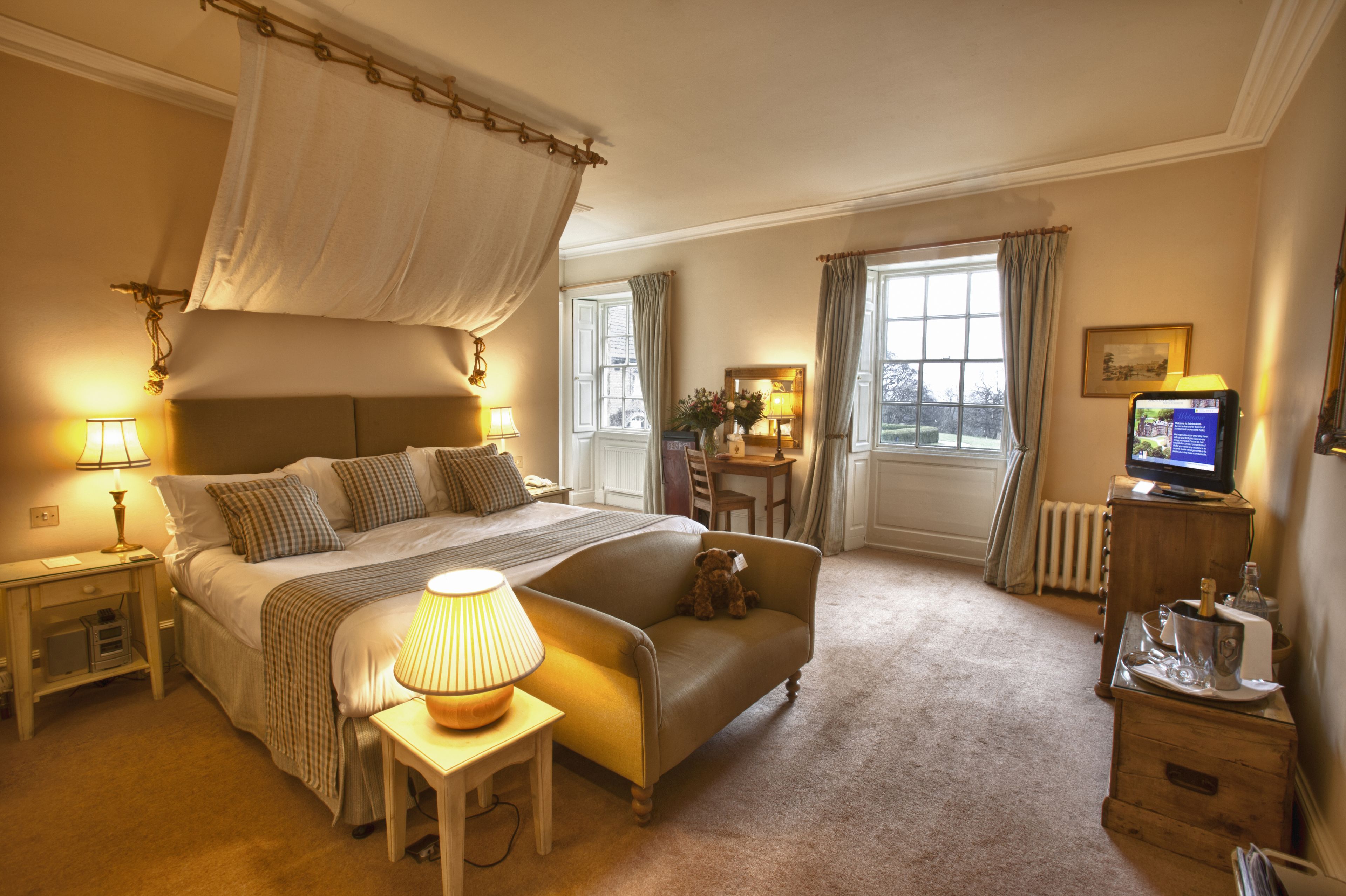 standard double room | individually decorated, individually furnished, laptop workspace