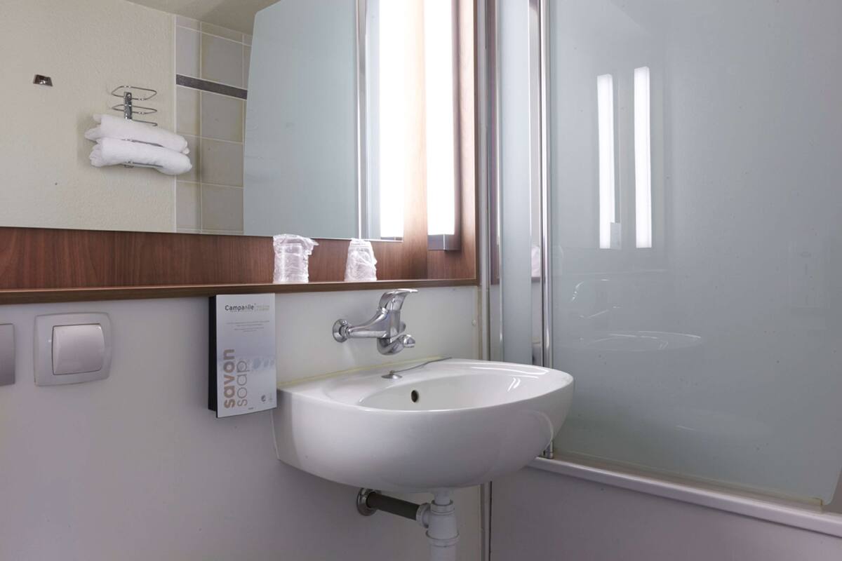 eco-friendly toiletries, towels, soap, shampoo