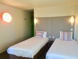 1 habitación, ropa de cama de alta calidad y escritorio 