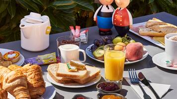 Colazione a buffet, servita tutte le mattine (11 EUR a persona) 