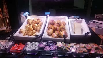 Desayuno para llevar los fines de semana (EUR 10.50 por persona)