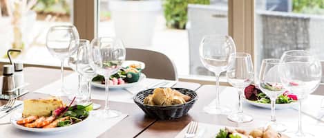 Breakfast, lunch, dinner served; French cuisine, al fresco dining