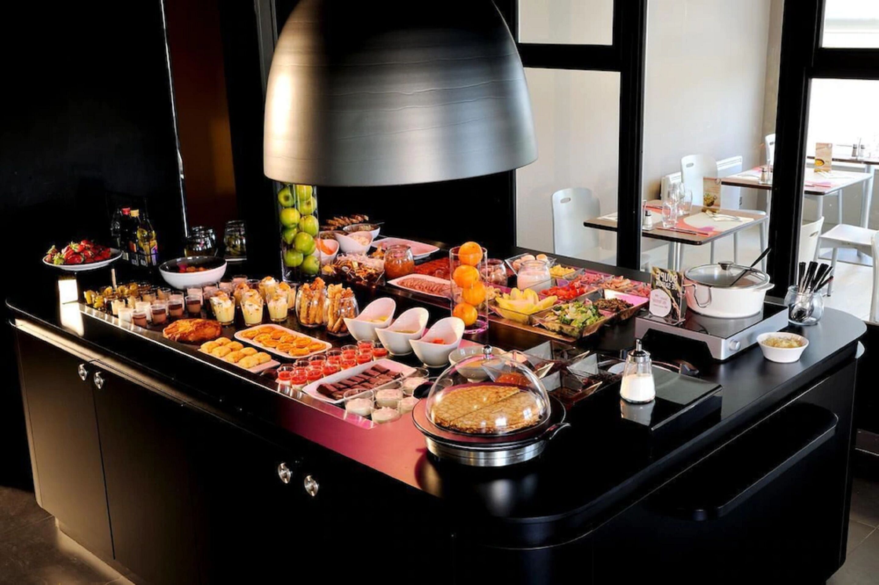 Petit déjeuner buffet (13.9 EUR par personne)