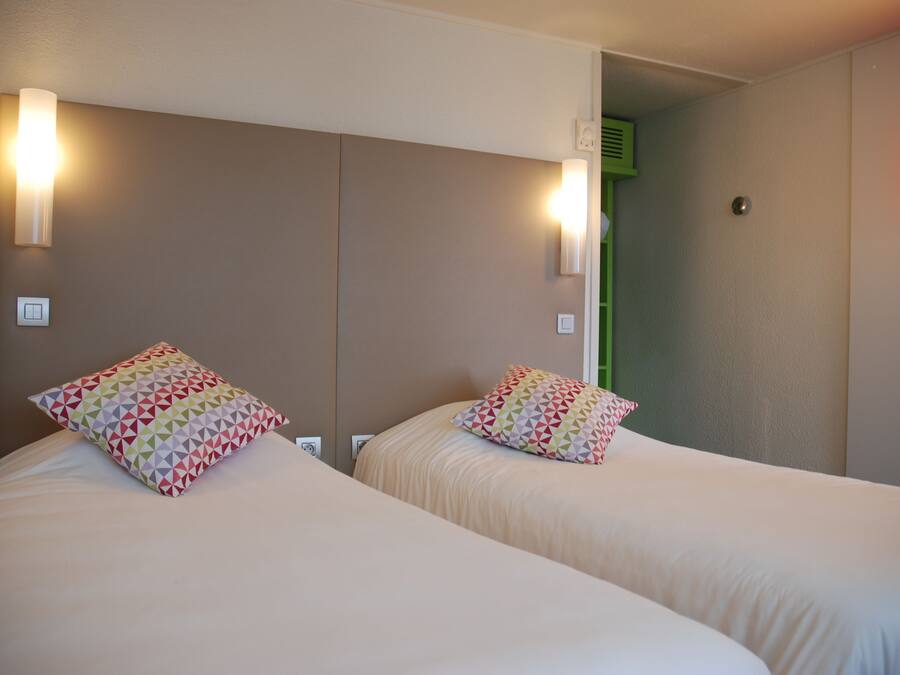 Quarto standard, 2 camas de solteiro | Escrivaninha, quartos à prova de som, Wi-Fi de cortesia, roupa de cama