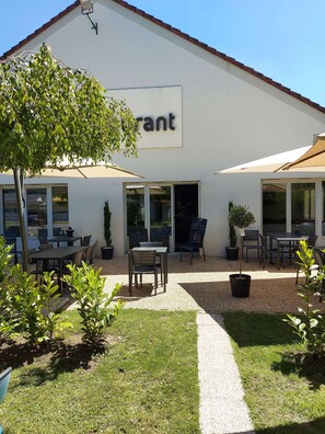 Se sirven desayunos, comidas, cenas y cocina francesa