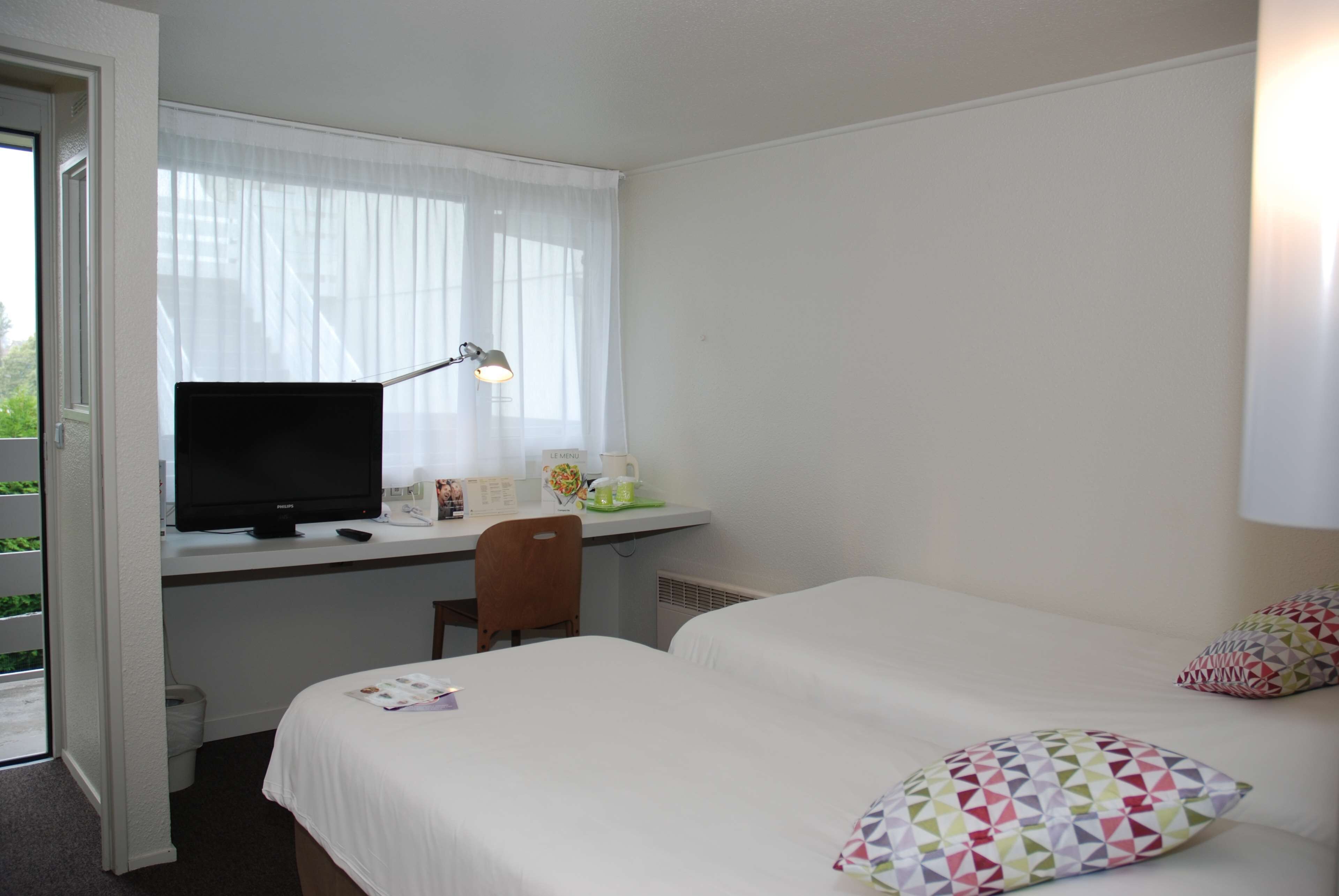 next generation, standard room, 2 single beds | desk, soundproofing, free wifi, bed sheets